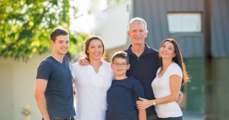 Orthodontist, Dr. Jay Zuroff, standing with family in Kennewick, WA